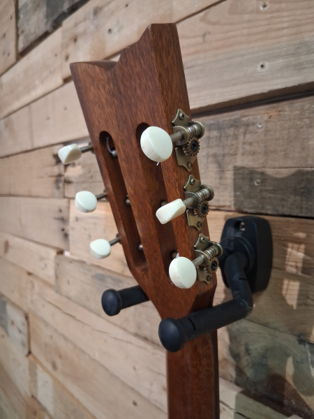 Ortega Coral-NY, Fichte massiv/ Dao, Tonabnehmer, Cutaway, 46mm Sattelbreite, 2nd Hand